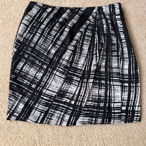 Ann Taylor Black and White Graphic Print Silk Pleated Skirt